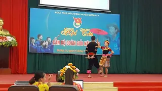 Múa xuân về trên bản mông