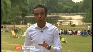 Channel 4 News weatherman Liam Dutton does the weather.... in flip-flops and shorts