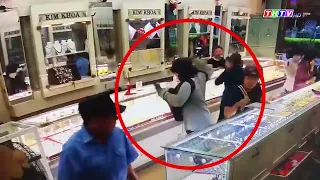 Vụ cướp tiệm vàng ở Khánh Hòa: Nghi phạm mang 3 khẩu súng, đội tóc giả