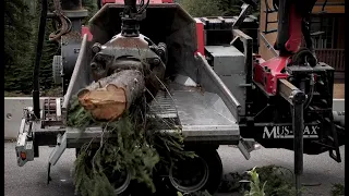 Fink mobile wood chipper demonstration video.