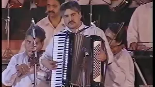 Lata and Usha Mangeshkar- Gore Gore O Baanke Chore ( live performance)