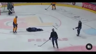 Rasmus Aalholm cross-checks his own teammate in the head in Norwegian League practice (Storhamar)