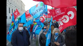 Morti sul lavoro, +65% nelle Marche: presidio dei lavoratori in porto per chiedere più sicurezza