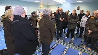 Un thé de la fraternité dans les mosquées de France, un an après les attentats