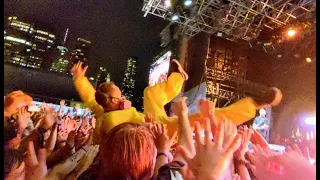 Simple Plan I'M JUST A KID 🇨🇦👦Live 08-25-22 Pier 17 NYC 4K DRUMMER CHUCK W HAZMAT SUIT GOES INTO PIT