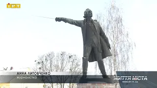 Пам'ятник Суворову встановили серед експонатів музею важкої бомбардувальної авіації у Полтаві