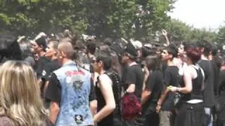 les gens du hellfest devant la mainstage