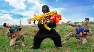 Battle Nerf War: Blue Police Skills Rescuing Giant Monkey Nerf Guns Robbers Group FUNNY BATTLE