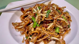 Hill Street Fried Kway Teow @ 16 Bedok South hawker centre. Best char kway teow in Singapore