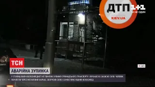У Києві велосипедист не помітив зупинку громадського транспорту і врізався в її скло