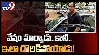 Actor Shivaji Sontineni detained at airport - TV9