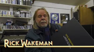 Rick Wakeman - Unboxes Return to the Centre of the Earth Deluxe Box Set