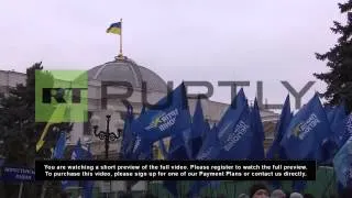 Ukraine: Thousands gather outside parliament in support of new state budget