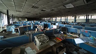 CALL CENTER ABBANDONATO DOPO L'INCENDIO! SONO SCAPPATI E HANNO LASCIATO TUTTO!