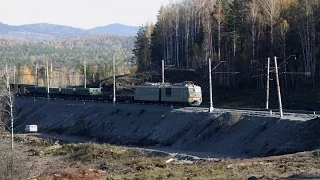 ВЛ10 661 с путейской вертушкой на перегоне Златоуст - Уржумка Южно-Уральской железной дороги.