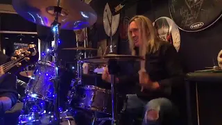 Nicko McBrain Hallowed be Thy Name drum cam Rock n roll Ribs 2017