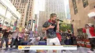 Justin Bieber - Somebody To Love (Live on Today Show) [06.04.flv