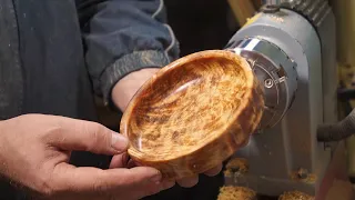 Turning a decorative plate from pine burl. Incredible texture