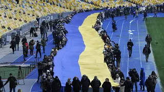 Riesige Ukraine-Flagge am "Tag der Einheit" in Kiew | AFP