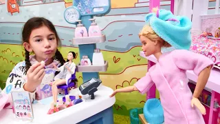 Barbie Dream House. Barbie'nin güzellik salonu - en sevimli bölümler. Barbie oyunları