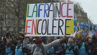 FRANCIA I Se agravan los enfrentamientos en París contra la reforma jubilatoria de Emmanuel Macron