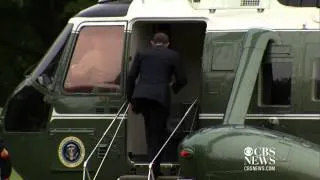 Obama forgets to salute while boarding Marine One