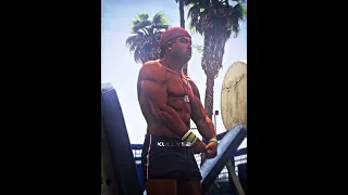 The Muscle Beach guys never stop working out! #gta5 #gta