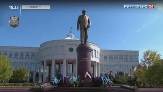 Возложение цветов к памятнику И.Каримову