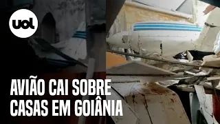 Avião cai sobre casas e deixa feridos em Goiânia; vídeo mostra aeronave em telhado