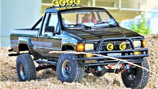 RC Car RC4WD Trail Finder 2 XtraCab 1987 Toyota HiLUX  - Back To the Future Truck