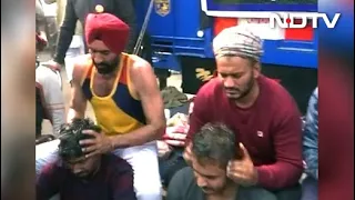 Farmers Protest: Kabaddi Players Offer Head Massage To "Destress" Protesting Farmers