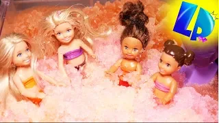 Rodzinka Barbie - Dzień dziecka Zabawa z Glibbi i Musujące Kule!!! Bajka dla dzieci  Odc 134