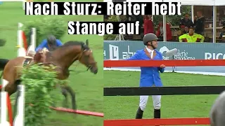 Reiter hebt nach Sturz die Stange auf 💪🏼 | Das ist ein echter Helfer im Parcours 😂