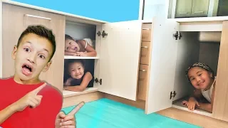 ПРЯТКИ в Отеле Аминка и Давид ПОДЕЛИЛИ Игрушки! Kids Hide and Seek spot in Hotel