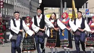 Die Griechische Volkstanzgruppe Philellines beim Straßenfest Siebenbrunnengasse am 19.6.2010