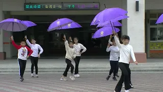 卓蘭國小雨中即景舞蹈表演