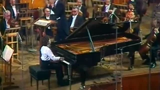 Evgeny Kissin plays Chopin Piano Concerto no. 1, op. 11 - video 1985