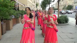 2021 06 09 Харинама Gaura Shakti м. Курская (Чкаловская) (1/2). Harinama in Moscow (Russia).