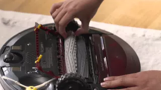 How to Clean Vacuum Filter and Bin | Roomba® 900 series | iRobot®