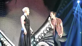 P!nk feat. Nate Russ - Just give me a reason live in Hamburg am 01.05.2013