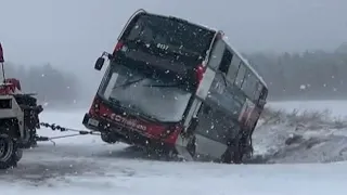 Ontario storm: Ottawa hit with spring snow