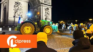 Agriculteurs en colère : blocage surprise des Champs-Élysées (1er mars 2024, Paris, France) [4K]