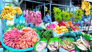 Phsar Kramoun Market at Phnom Penh Thmey in the morning