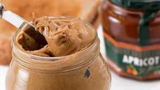 Can Goats Eat Peanut Butter? 🧈 (Health Benefits/Risks)