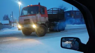 Татра 815 2 S1 (1993) тягач на перекрестке / Tatra 815 semi truck on the crossroad