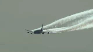 Awesome A380 Contrails!