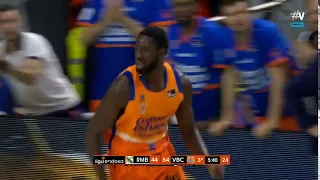 Aro pasado Maurice Ndour en J16 Liga Endesa en Real Madrid