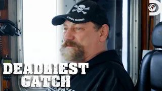 Desperate Fishing Crews Fight Against Winter with Dwindling Supplies | Deadliest Catch | Discovery