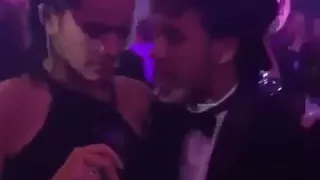 Bruna Marquezine dança com Neymar em festa de aniversáro