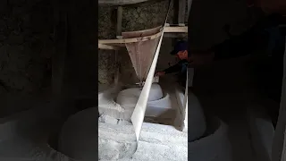 Как работает памирская водяная мельница?